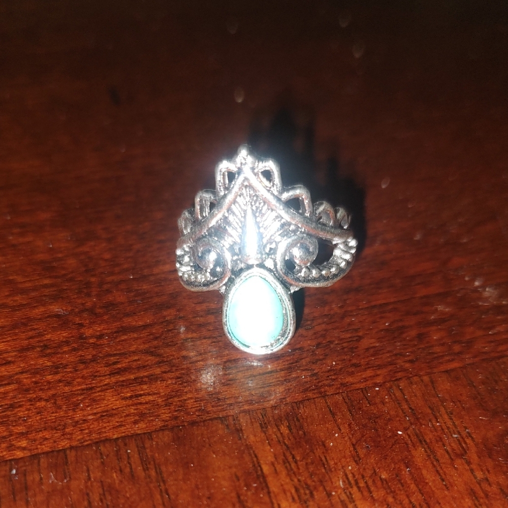 Elegant Silver Ring with Turquoise Stone
